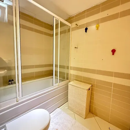 Seaview 2br 2ba In Lara Cliffs *