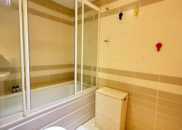 Seaview 2br 2ba In Lara Cliffs *