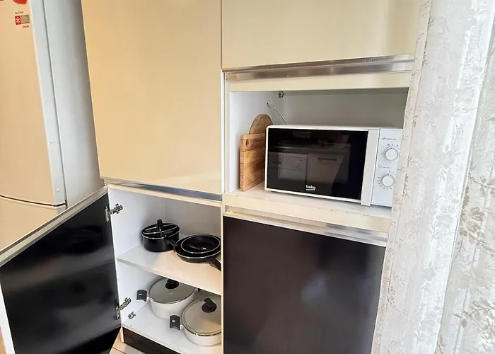 Seaview 2br 2ba In Lara Cliffs شقة
