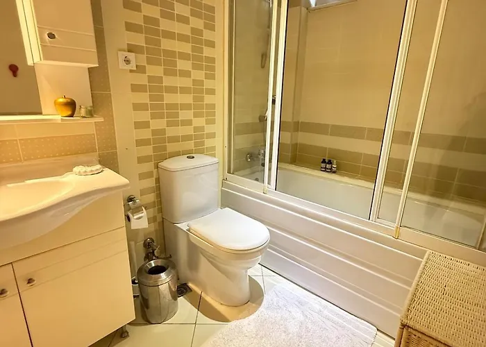 Seaview 2br 2ba In Lara Cliffs *