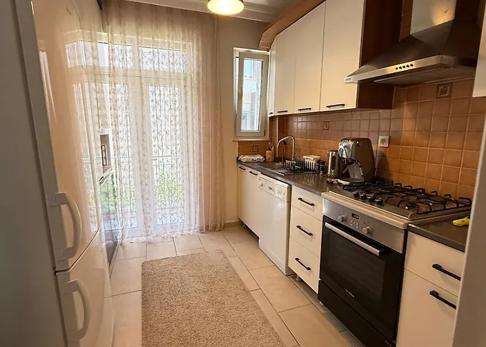 Seaview 2br 2ba In Lara Cliffs דירה
