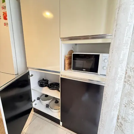 Seaview 2br 2ba In Lara Cliffs شقة