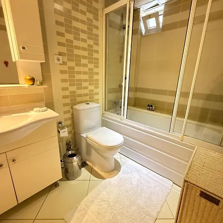 Seaview 2br 2ba In Lara Cliffs *